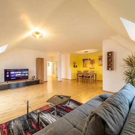 Moderne Dachgeschosswohnung - Parkplatz - Netflix Coburg Dış mekan fotoğraf
