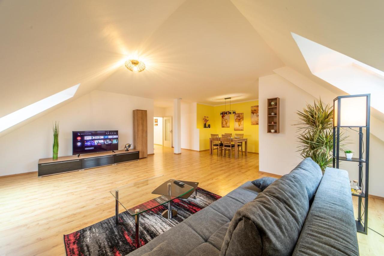 Moderne Dachgeschosswohnung - Parkplatz - Netflix Coburg Dış mekan fotoğraf