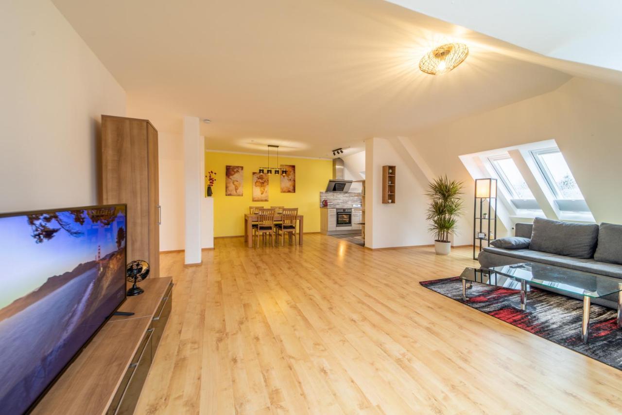 Moderne Dachgeschosswohnung - Parkplatz - Netflix Coburg Dış mekan fotoğraf