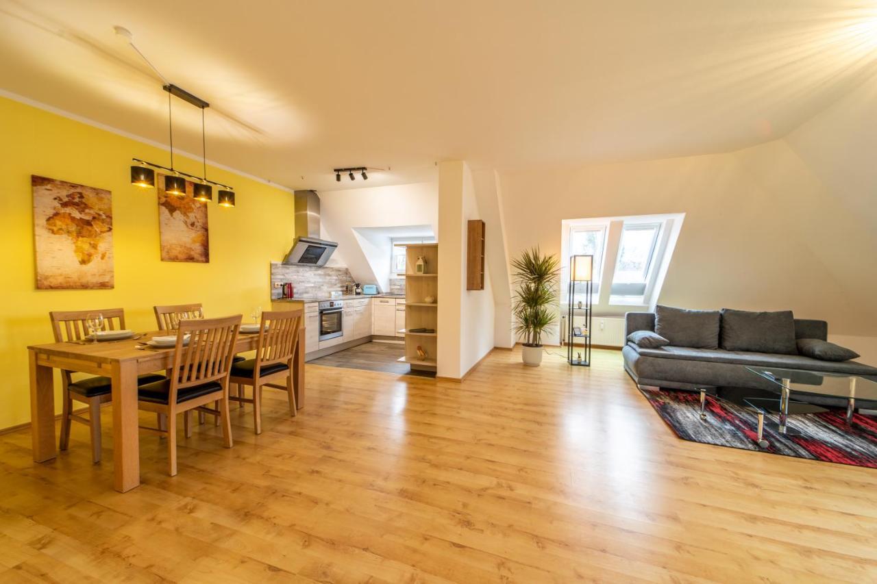 Moderne Dachgeschosswohnung - Parkplatz - Netflix Coburg Dış mekan fotoğraf