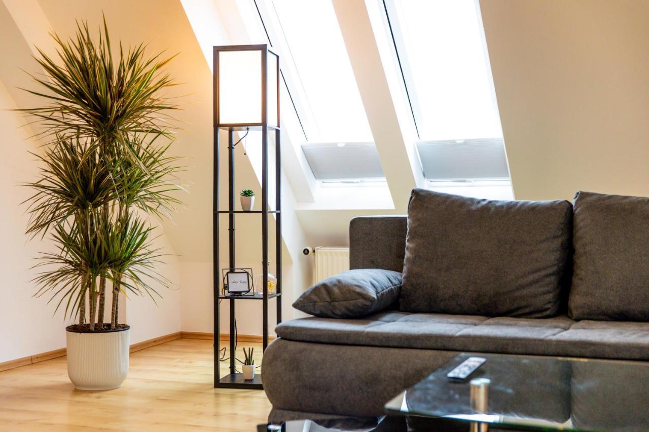 Moderne Dachgeschosswohnung - Parkplatz - Netflix Coburg Dış mekan fotoğraf